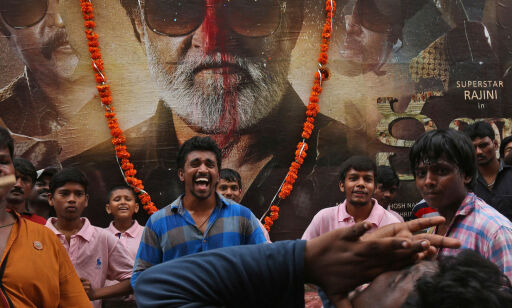 Ville tilstander i India: Folk får fri fra jobb for å se gigantfilm