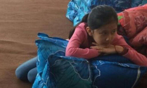 Farida (9) var redd og apatisk i Afghanistan. Men så ga læreren henne lekser