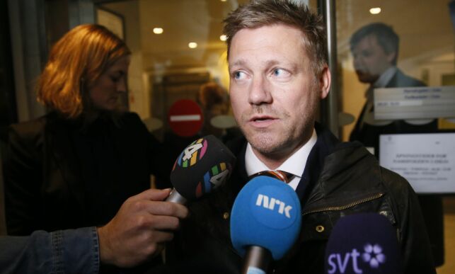Oslo 20160420.
Regjeringsadvokatene Marius Emberland og Adele Matheson Mestad kommenterer domen om soningsforholdene til Anders Behring Breivik onsdag.
Foto: Cornelius Poppe / NTB scanpix