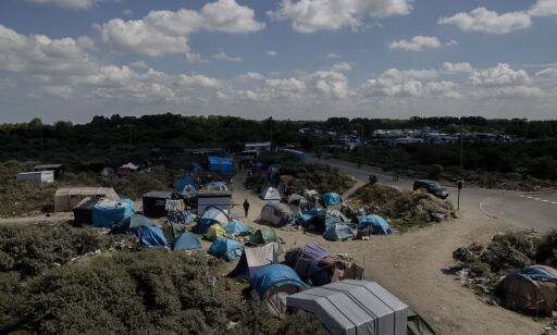 Tømmingen av «Jungelen» i Calais har begynt