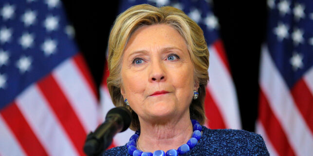 U.S. Democratic presidential nominee Hillary Clinton holds an unscheduled news conference to talk about FBI inquiries into her emails after a campaign rally in Des Moines, Iowa, U.S. October 28, 2016. REUTERS/Brian Snyder TPX IMAGES OF THE DAY