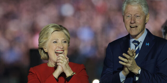 Hillary og Bill har avgitt sine stemmer: - Jeg føler meg ydmyk