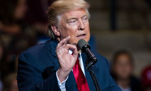 Trump-rådgiver delte falske nyheter som knytter Clinton til pedofilinettverk