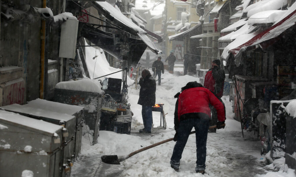 Istanbul lammet av 40 centimeter snø