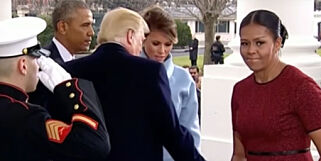 Michelle Obamas blikk da hun fikk luksusgave av Melania sa alt. Hva var egentlig i boksen?