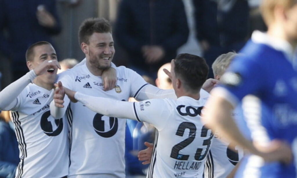 Toppkampen eksploderte siste ti minuttene: Keepertabbe, rødt kort og ... RBK-seier