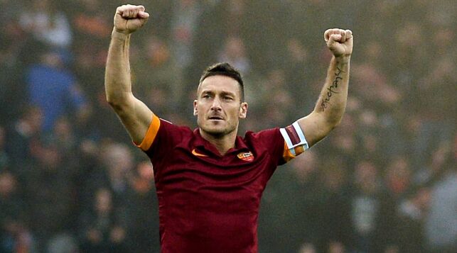 Til og med rivalens fryktede supportergruppe hyller Totti:- Den beste av fiender