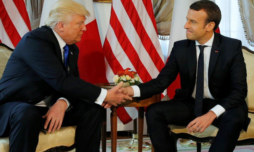 Bildene av møtet har gått verden rundt.- Macron ble advart mot Trumps aggressive håndtrykk