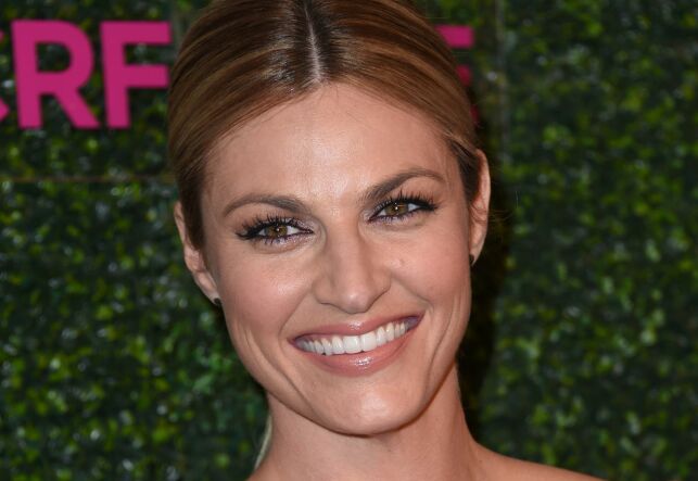 Erin Andrews attends the Women's Cancer Research Fund's event 'An Unforgettable Evening' at the Beverly Wilshire hotel in Beverly Hills, California on February 16, 2017. / AFP PHOTO / CHRIS DELMAS