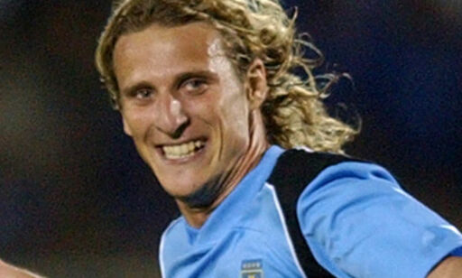 Forlán-hysteri i Sandefjord - var usikre på om de hadde nok drakter å selge
