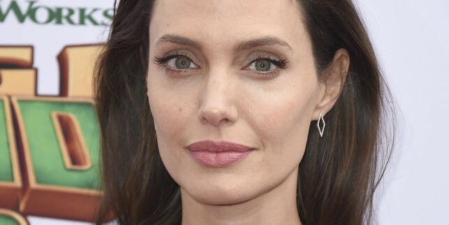 Angelina Jolie bryter tausheten: - Viktig at jeg gråter i dusjen og ikke foran barna