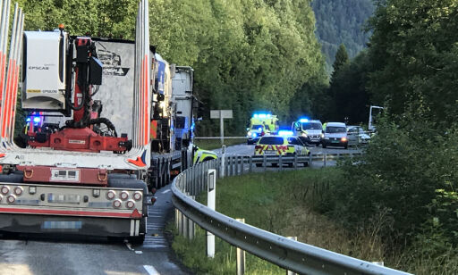 Kvinne funnet død i bil på Romerike. Mann i 30-åra siktet for drap