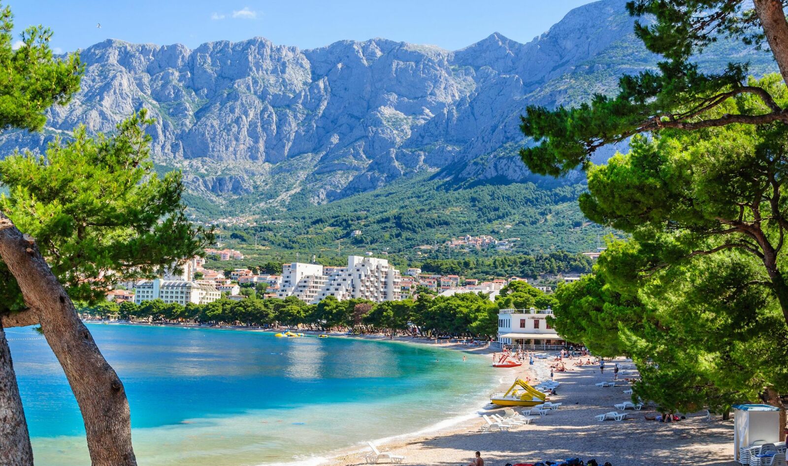 ÅRETS HOTTESTE: Kroatia kan by på de fleste feriegleder. Dette er en av strendene på Makarska-rivieriaen, med Biokovofjellene i bakgrunnen. Alle foto: NTB SCANPIX / SHUTTERSTOCK ÅRETS HOTTESTE: Kroatia kan by på de fleste feriegleder. Dette er en av strendene på Makarska-rivieriaen, med Biokovofjellene i bakgrunnen. Alle foto: NTB SCANPIX / SHUTTERSTOCK