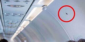 Har du lurt på hva disse små trekantene inne i flyet betyr? Her er svaret