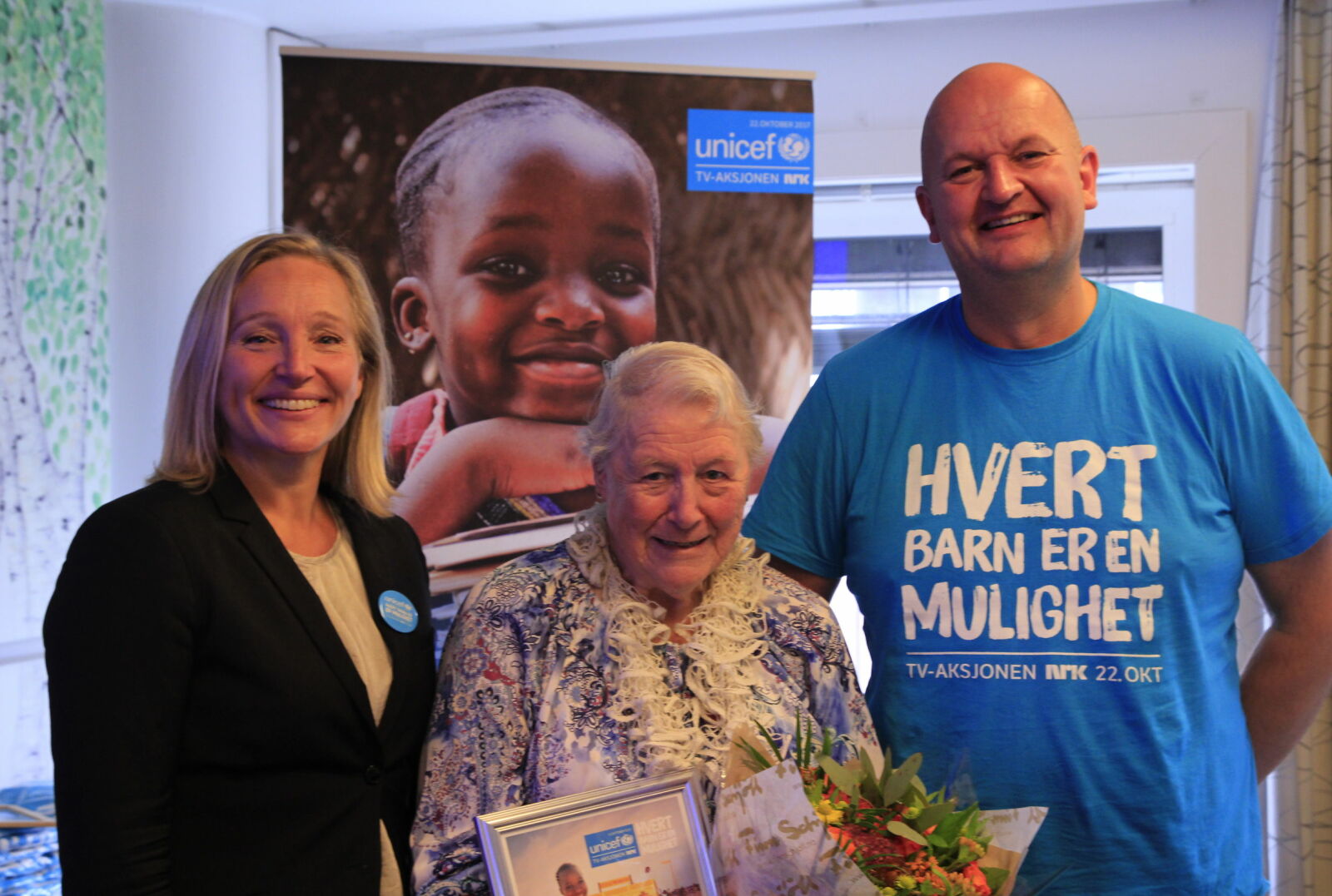 VELFORTJENT HEDER: Magda ble hyllet av Vibecke Østby, leder for TV-aksjonen, og Øystein Slette, ordfører i Enebakk. Foto: Marius Vannum, Akershus fylkeskommune VELFORTJENT HEDER: Magda ble hyllet av Vibecke Østby, leder for TV-aksjonen, og Øystein Slette, ordfører i Enebakk. Foto: Marius Vannum, Akershus fylkeskommune