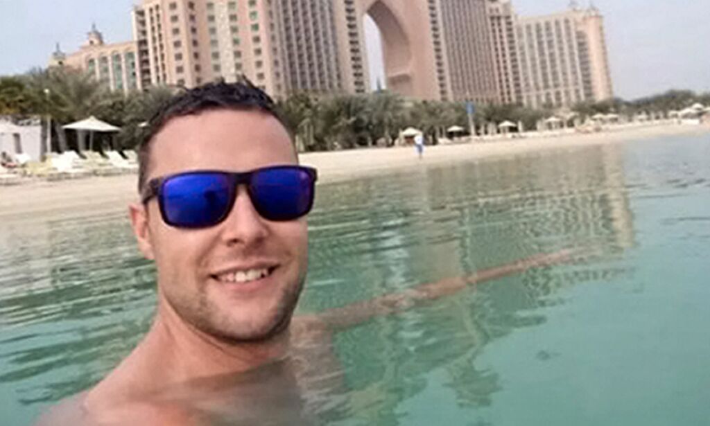 Ble dømt til fengsel for å ha «strøket mann på hofta» i Dubai. Nå gjør de helomvending