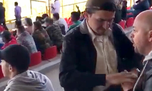 Richard kan verken se eller høre, men får likevel med seg hvert eneste spark på ballen