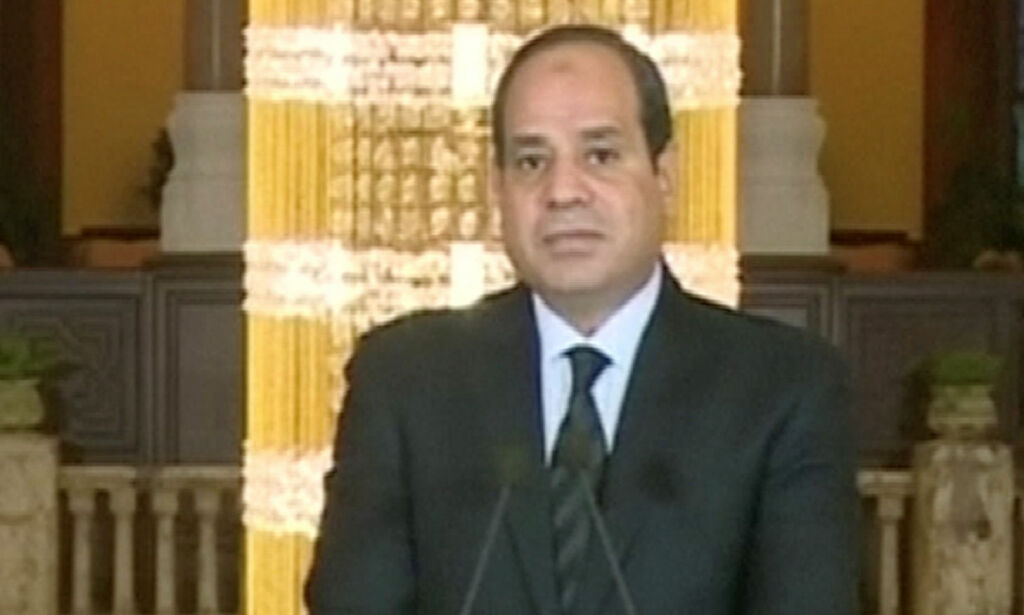 Egypt jakter terrorister med jagerfly og bomber