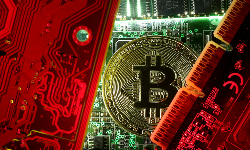 Tror kryptovaluta er på full fart over stupet: - Bitcoin er verdenshistoriens største boble
