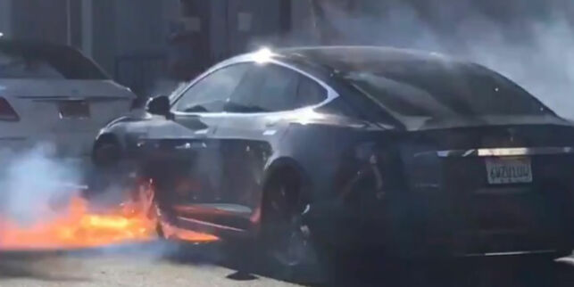 Her går skuespillerens Tesla opp i flammer