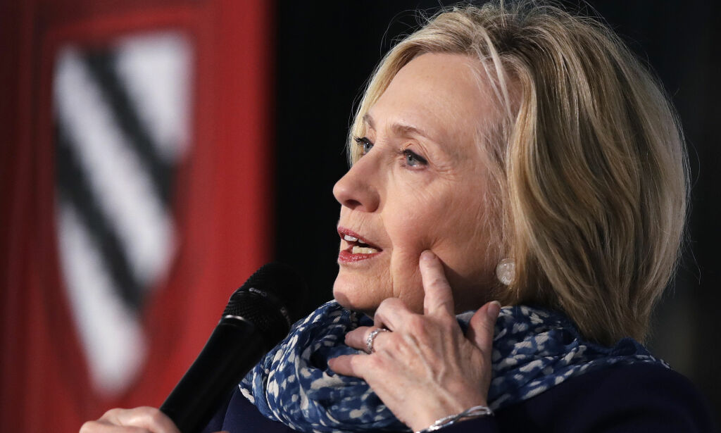 Syrlig Clinton i Twitter-melding til Trump: «Vet du hvilket lag du spiller for?»