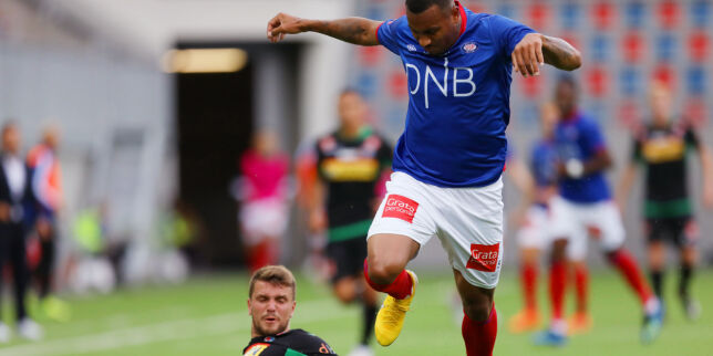 Publikum reiste seg og gikk. Da snudde Vålerenga kampen