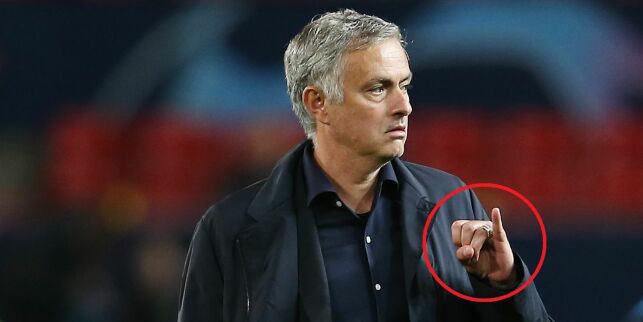 Bisarr Mourinho-finger skaper spekulasjoner