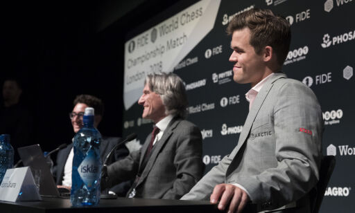 Carlsen måtte spise egne ord. Fikk salen til å bryte ut i latter