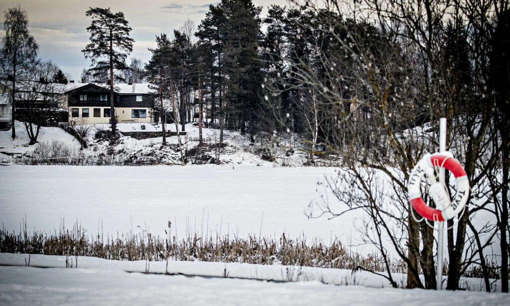 Derfor skal politiet søke i vannet ved milliardærekteparets bolig