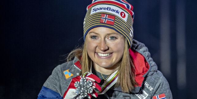 Østerrike 20190302: VM på ski. Therese Johaug verdensmester på 30 km. Her på premieutdeling med Ingvild Flugstad Østberg og Frida Andersson . Foto: Bjørn Langsem / Dagbladet