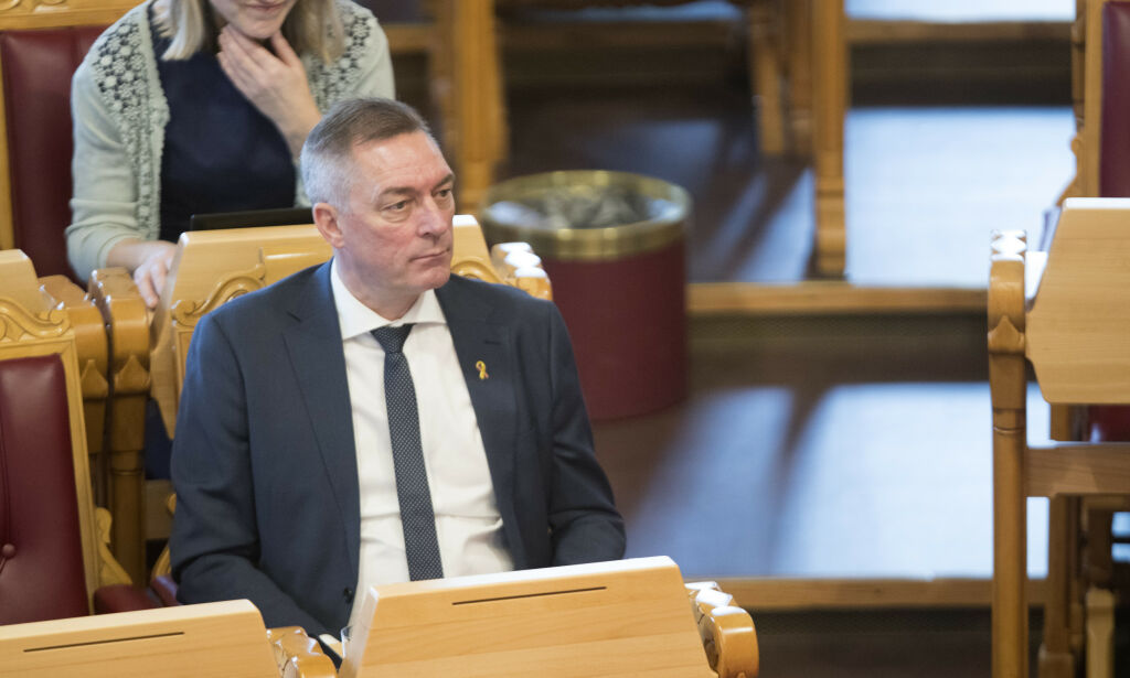 Forsvarsdepartementet droppet omstridt renholdskontrakt, men Forsvaret må fortsette