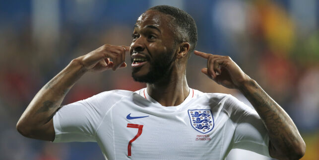 Sterling foreslår kraftig poengtrekk for rasisme