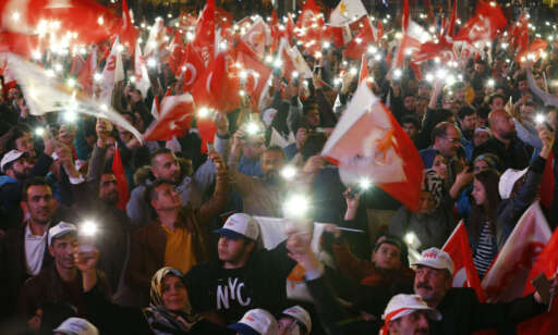 President Erdogan erklærer seier, og takker folket